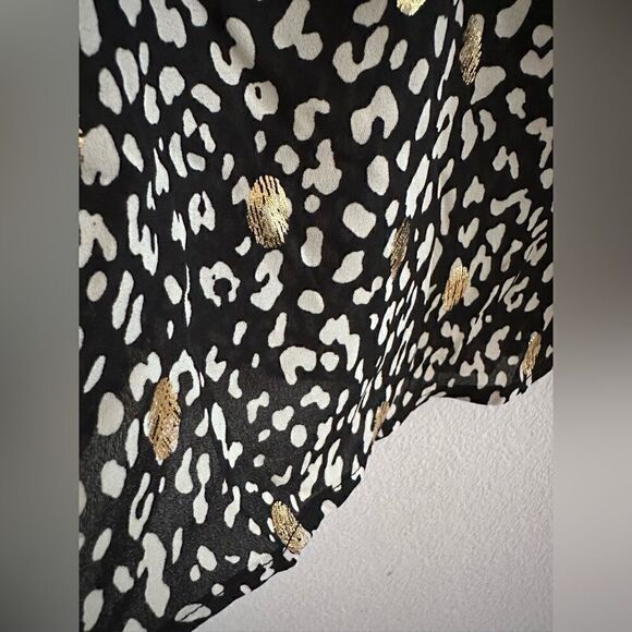 NWT Blu Pepper Bishop Tie Neck Top with Gold Design size Small - Picture 6 of 12